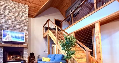 PoStickNo Lodge: 6BR/6.5BA Ski-In/Out Pet-Friendly