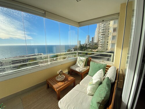 Wonderful 2-bedroom Apartment in Reñaca with Ocean View, Pools and Grill