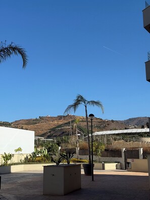 Property grounds - Modern 1BR Flat with pool, 1 min from Torrox’s Beach (Nerja)
