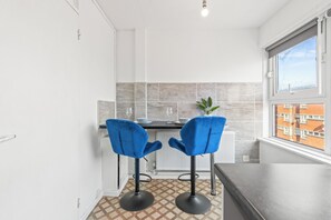 Dining - Pleasant 2-bedroom apartment in Birmingham perfect for your stay (Birmingham)