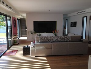 TV - 150m² villa for 6 people with swimming pool (BISCARROSSE)