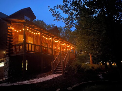 3-bedroom log house in Ionia with AC and charm