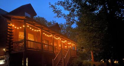 3-bedroom log house in Ionia with AC and charm