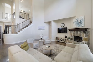 Living area - Spacious and Luxe 5 Star Neighborhood (Frisco)