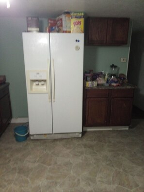 Interior - Peaceful A-bedroom mobile home with AC in Columbus (Columbus)