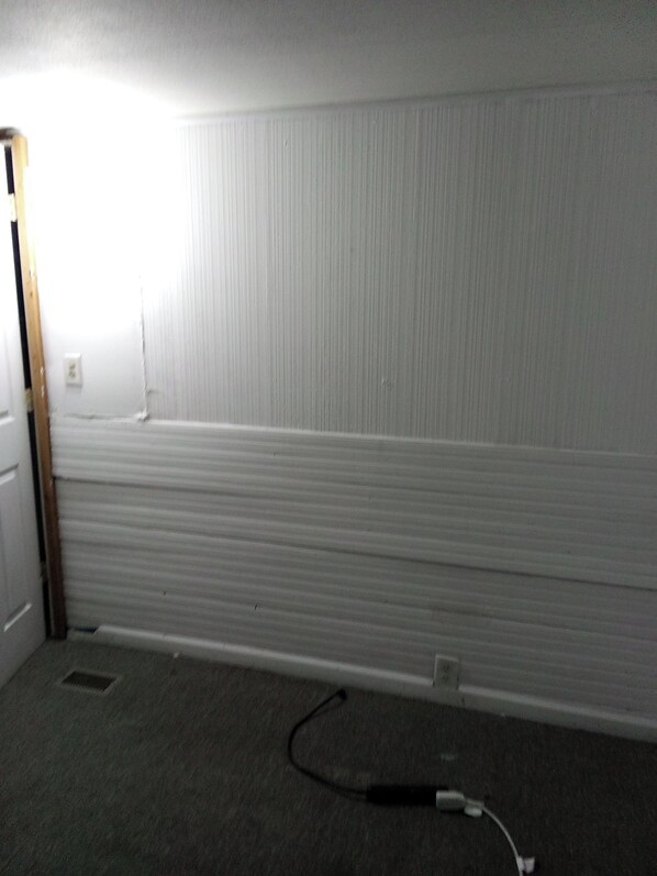 Interior - Peaceful A-bedroom mobile home with AC in Columbus (Columbus)