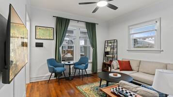 Smart TV, books, stereo