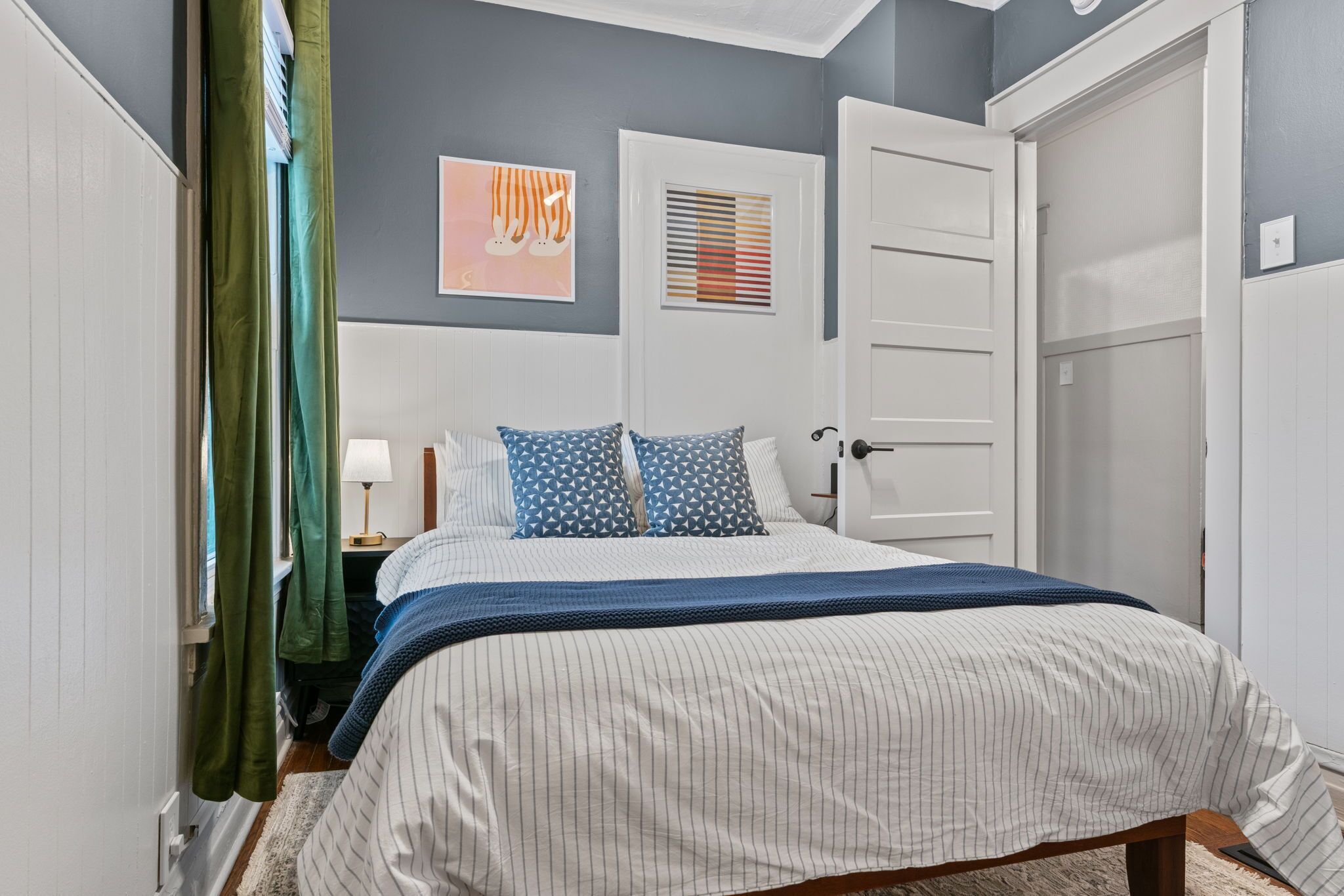 办公桌、熨斗/熨衣板、免费 WiFi、床单