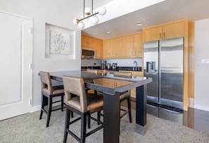 Micro-ondes, four, plaque de cuisson, lave-vaisselle