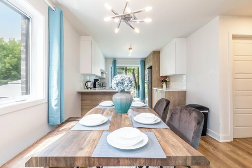 10-Min La Ronde Ride! Cozy Place, Free Parking!