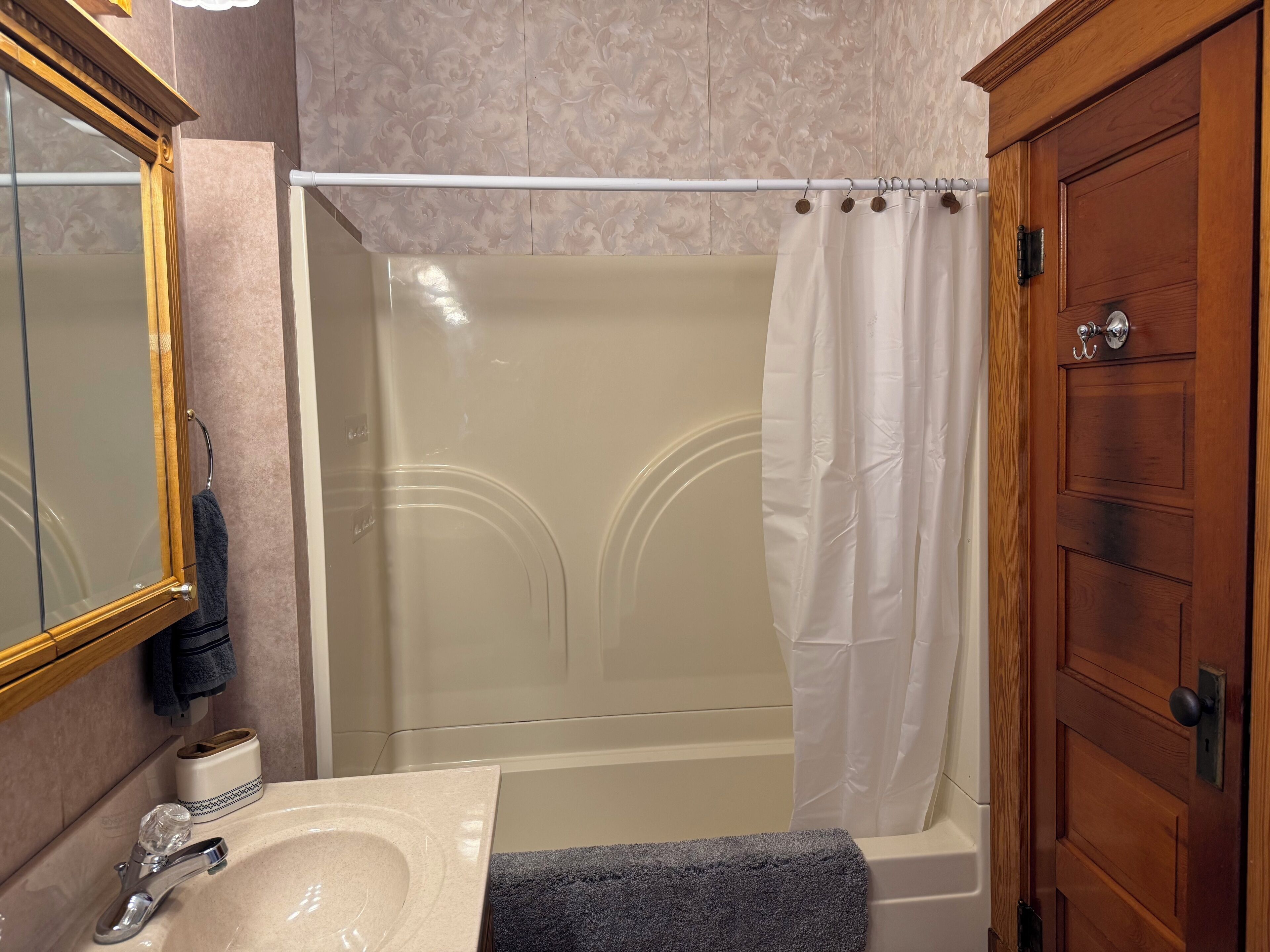 Assecador de cabells, tovalloles, sabó i paper higiènic 