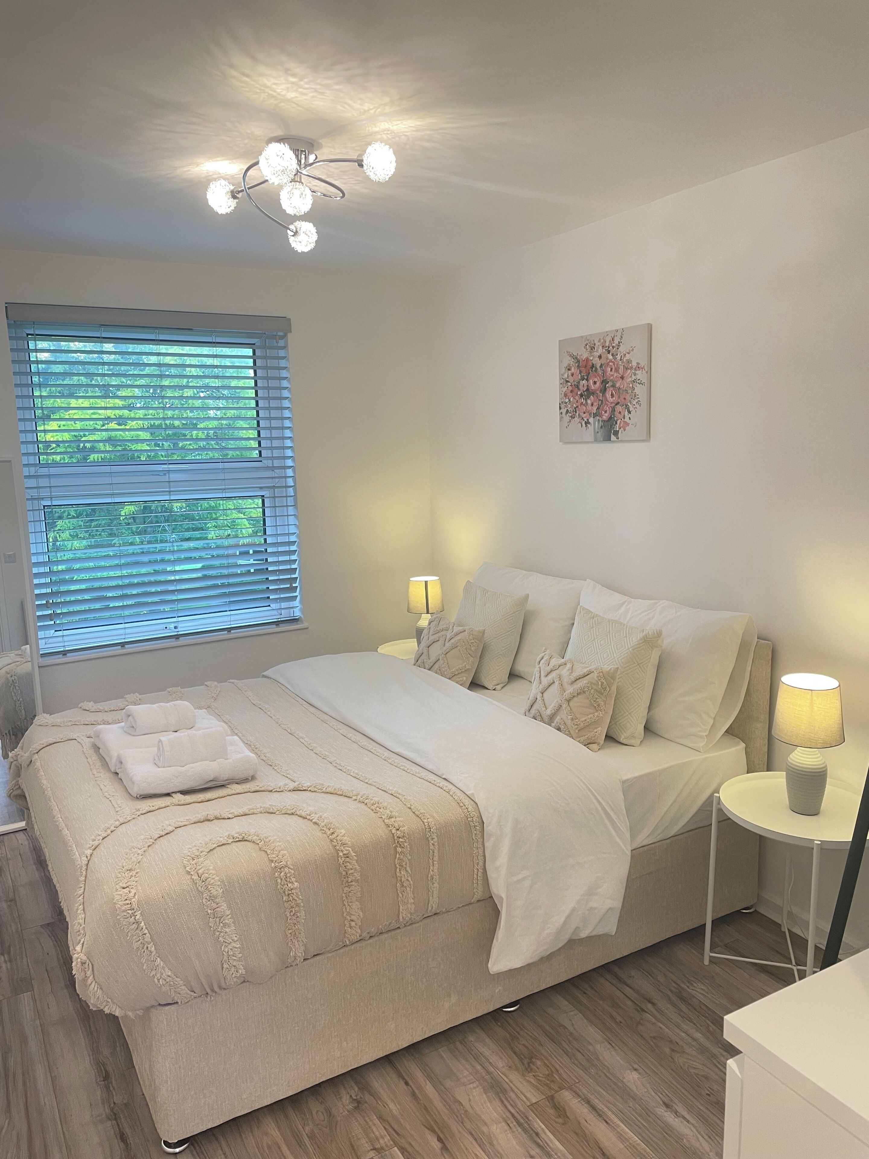 Iron/ironing board, WiFi, bed sheets