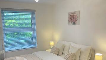 Iron/ironing board, WiFi, bed sheets