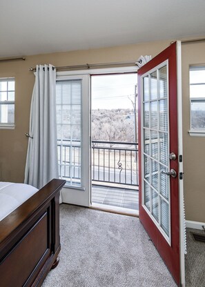 Desk, iron/ironing board, free WiFi, bed sheets - Downtown COS Executive Townhouse (Colorado Springs)