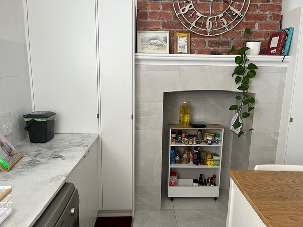Fridge, microwave, coffee/tea maker, electric kettle - Classic Vic Park Cottage with Yard and Parking (East Victoria Park)