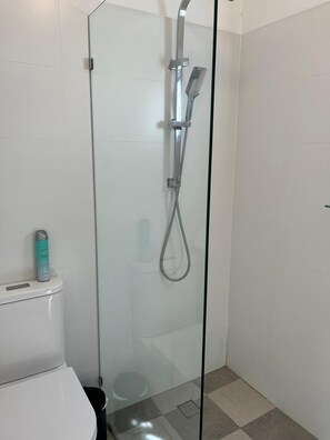 Hair dryer, soap, shampoo, toilet paper - Classic Vic Park Cottage with Yard and Parking (East Victoria Park)