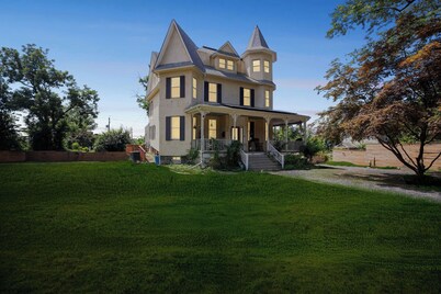 Spacious Victorian house in delightful Baltimore with porch & large yard