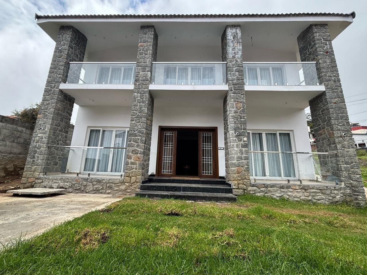 奢华村舍, 阳台 | 住宿正面