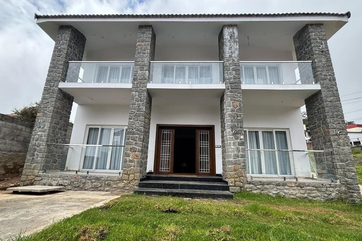 Luxury Cottage, Balcony | Front of property