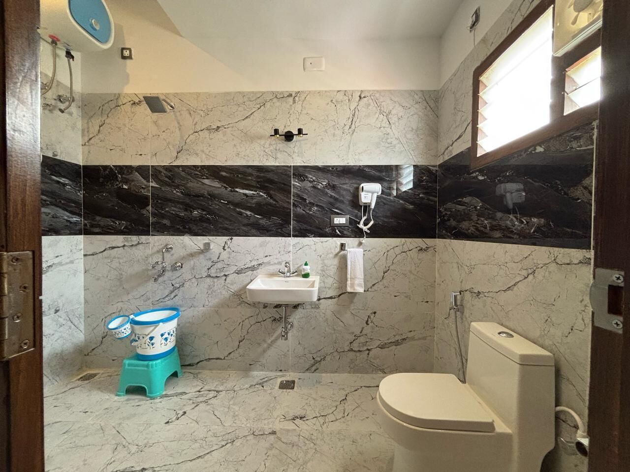 淋浴设施、免费洗浴用品、吹风机、毛巾