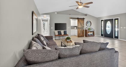 4BR Mango Tree House. Private Pool. Minutes to New Smyrna Beach & Dinning