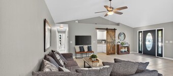 4BR Mango Tree House. Private Pool. Minutes to New Smyrna Beach & Dinning