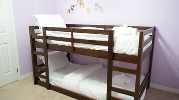 5 Schlafzimmer, Bügeleisen/Bügelbrett, kostenloses WLAN, Bettwäsche