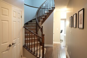 Interior - Luxury 5BR Home w/ Spa Bath (Burlington)