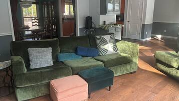 Fireplace, books, stereo