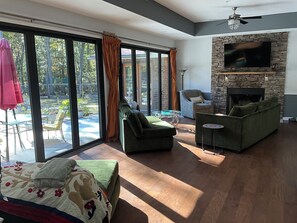 Living area - Peaceful 2-Bedroom Villa in Forest— A Relaxing Escape Near Local Gems (Tullahoma)