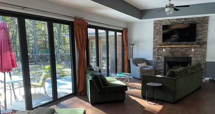 Tranquil Forest Villa — Private Road, Private Pool, Pet‑Friendly, Near Waterfall