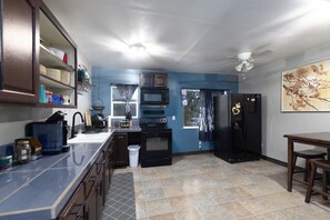 Fridge, microwave, oven, stovetop - Tilty House in the Hidden Hills (Klamath Falls)