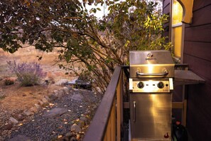 Property grounds - Tilty House in the Hidden Hills (Klamath Falls)