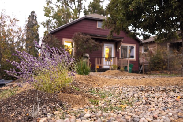 Exterior detail - Tilty House in the Hidden Hills (Klamath Falls)