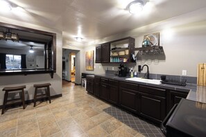 Fridge, microwave, oven, stovetop - Tilty House in the Hidden Hills (Klamath Falls)