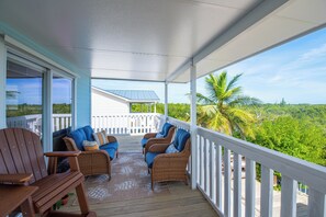 Property grounds - Updated Canal Home with Dock for 25' Boat, Sandbar Access & Backcountry Fishing (Big Pine Key)