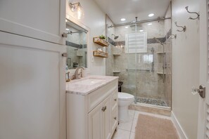 Shower, hair dryer, towels
