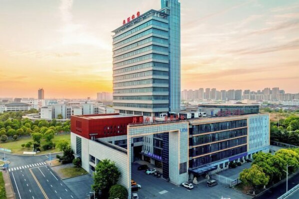 المنشأة من الخارج