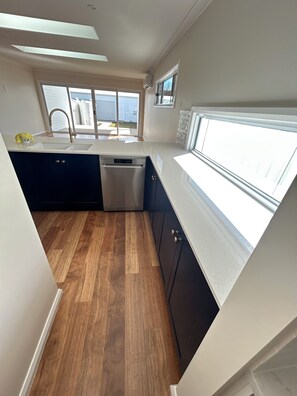 Private kitchen - Central Wagga Wagga Residence-, New, quality throughout, luxury, safe, comfort. (Wagga Wagga)