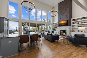 Interior - Blue Ridge Mountain Retreat, Panoramic Views, Game Room, and Hot Tub! (Blue Ridge)