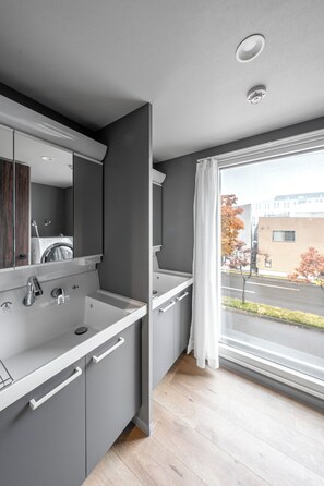 Combined shower/tub, free toiletries, hair dryer, bidet - GRACE301 (Sapporo)