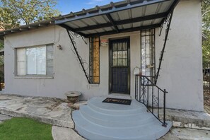 House - Spacious 2BR Duplex Near Downtown San Antonio (San Antonio)