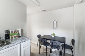 House | 2 bedrooms - Spacious 2BR Duplex Near Downtown San Antonio (San Antonio)