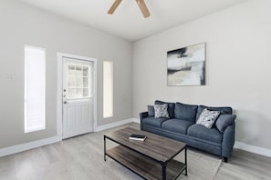 Room - Spacious 2BR Duplex Near Downtown San Antonio (San Antonio)