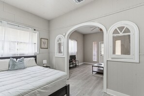House - Spacious 2BR Duplex Near Downtown San Antonio (San Antonio)