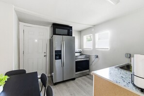 House - Spacious 2BR Duplex Near Downtown San Antonio (San Antonio)