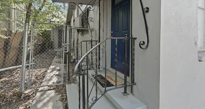 Bright 2BR Duplex Mins to Downtown San Antonio