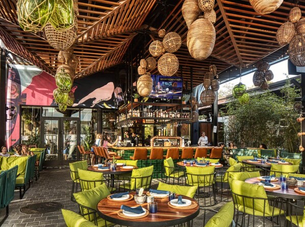 Bar (on property) - Walk to Wynwood Walls - Rooftop Pool - New Condo (Miami)