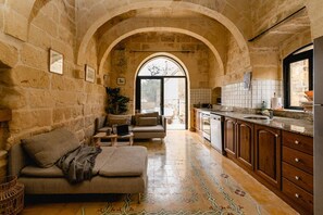 House | 4 bedrooms - Rustic Gozo Farmhouse With Private Pool Garage (Xewkija)