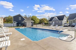 Pool - 1 mile to OOB pier | Outdoor fire pit | Game room (Old Orchard Beach)